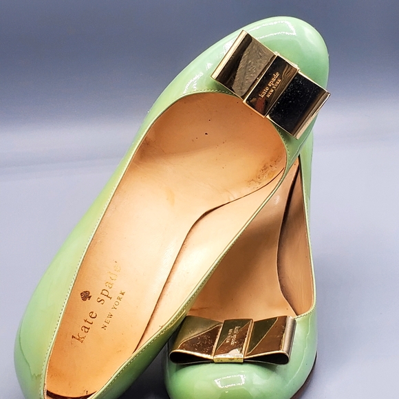 Kate Spade Mint Laquer Leather with Gold Metal Bows Made in Italy Size 8 - Picture 7 of 9